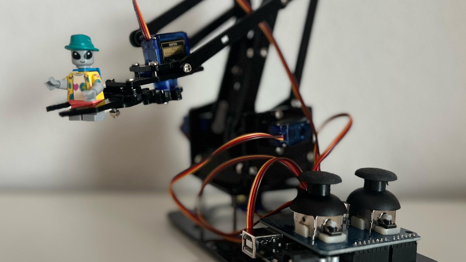 Assemblage d'un bras robotisé en classe